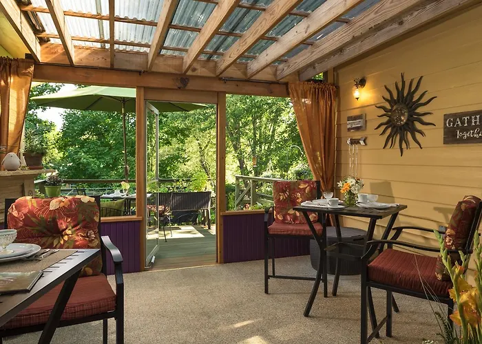 Hartzell House Bed And Breakfast